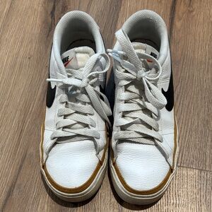 Nike Women's White and Black Sneakers